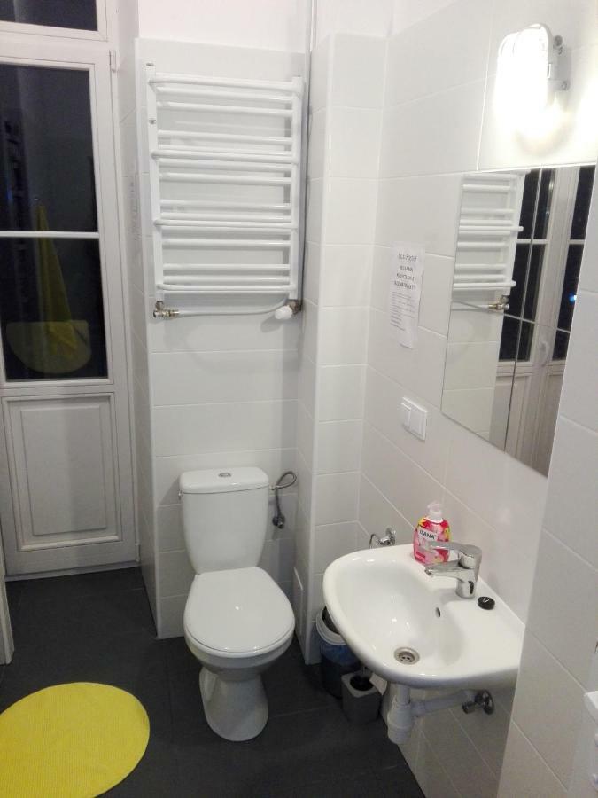 Lulu Hostel Lublin Bagian luar foto