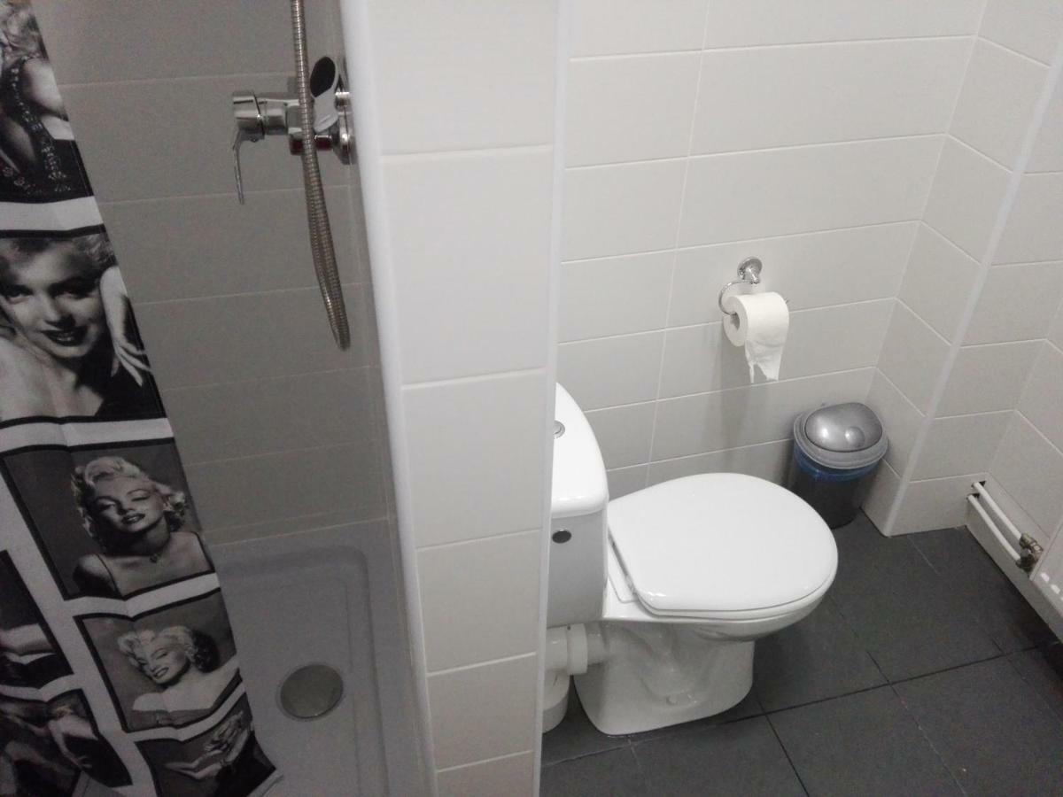 Lulu Hostel Lublin Bagian luar foto