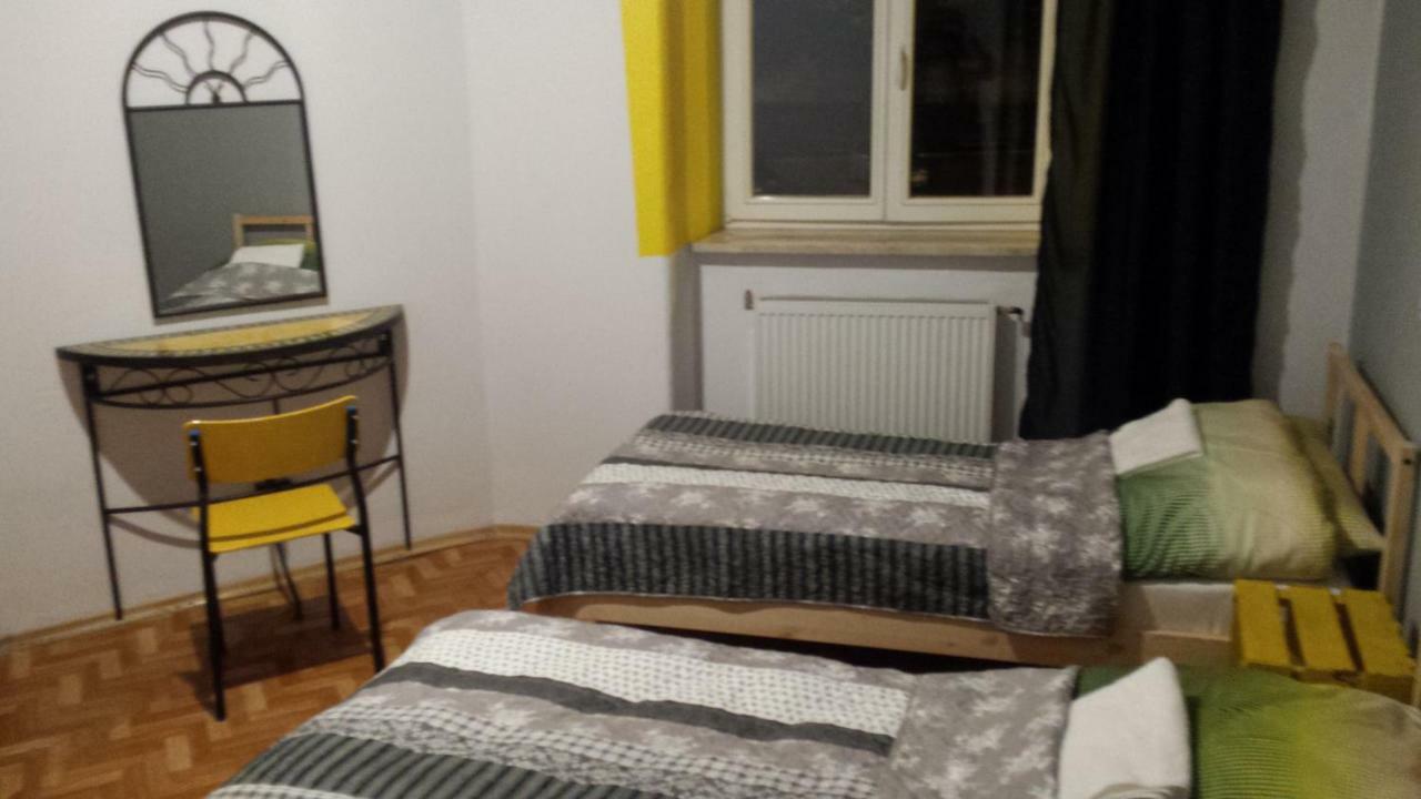 Lulu Hostel Lublin Bagian luar foto